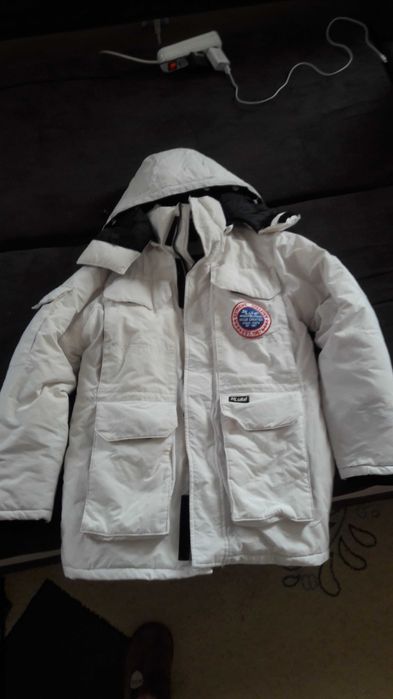 Куртка тёплая в отличном состоянии.