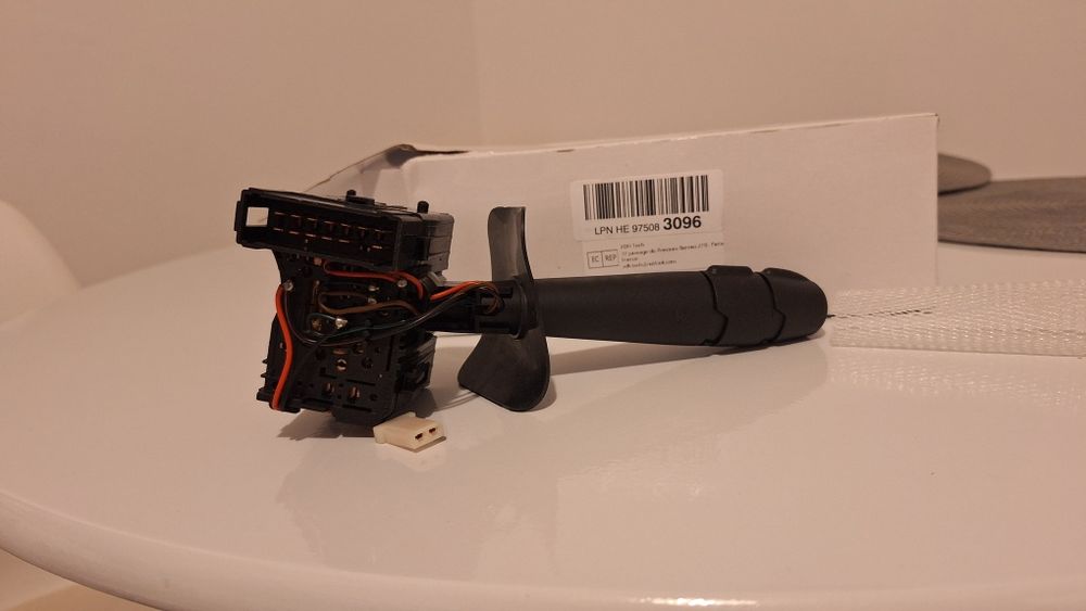 Buton ridicător geam MCamooer pentru Clio 3 8200214943, comandă comuta
