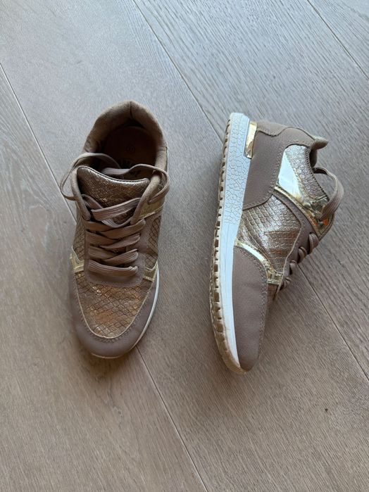 Маратонки OMG златни