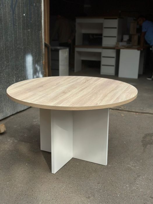 Конференц столы, столы для переговоров.