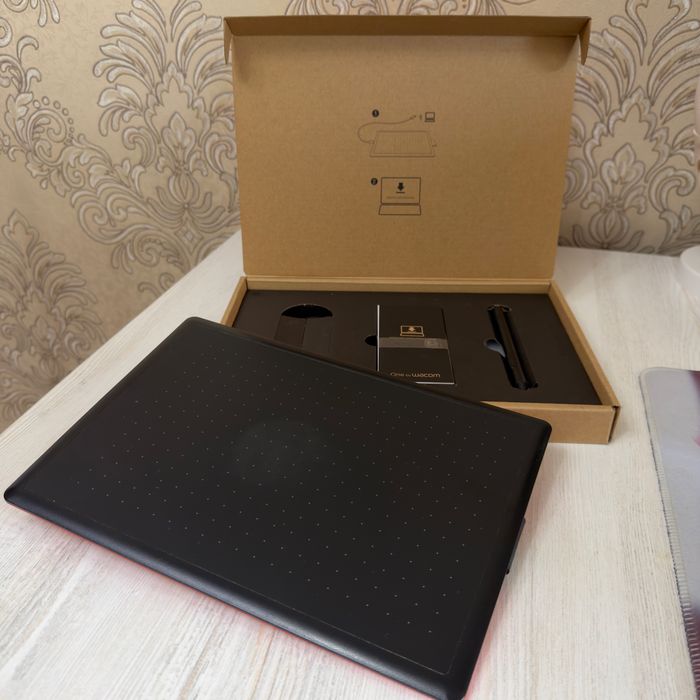 Графический планшет One by Wacom Medium (CTL-672)