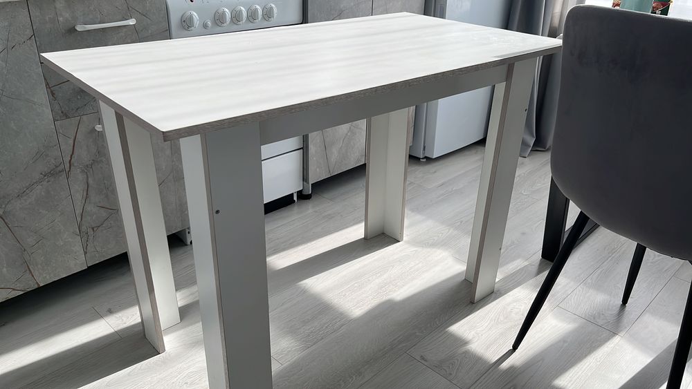 Стол в хорошем состоянии