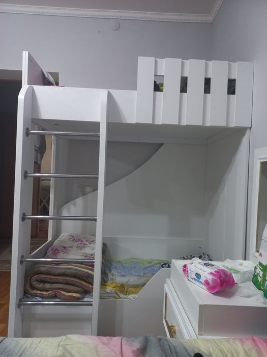 Детский кровать.