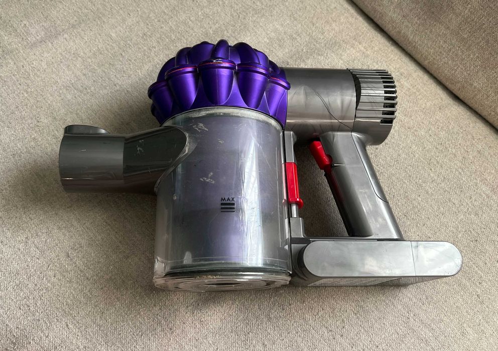 Aspirator Dyson V6 SV03 portabil, functional, baterie buna, fara kit