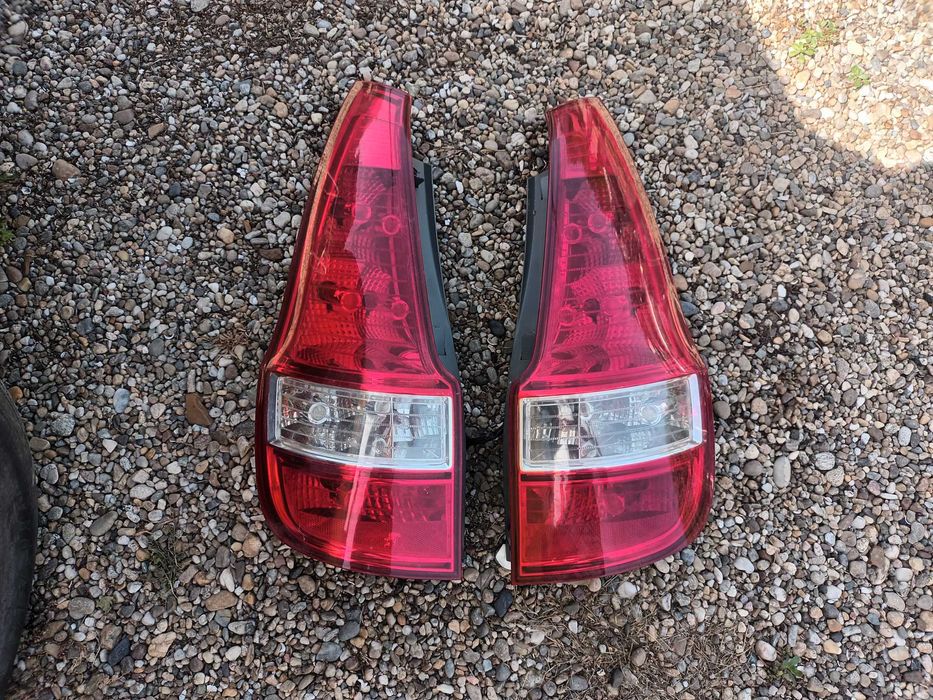 ляв и десен стоп за хюндай и30 комби HYNDAI I30