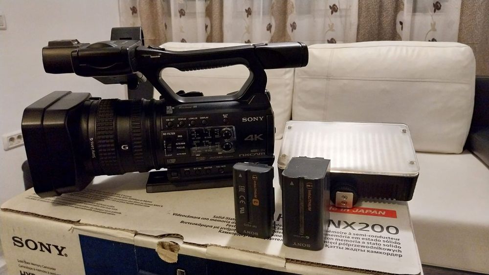 Vând camera video Sony NX 200