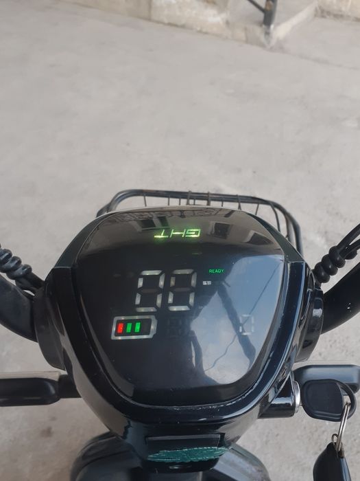 Скутор сотилади.