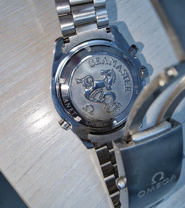 Часы наручные. Қол сағат.