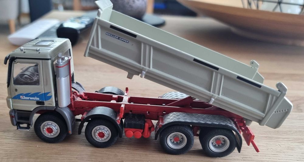 Se vinde machetă Camion Mercedes NZG