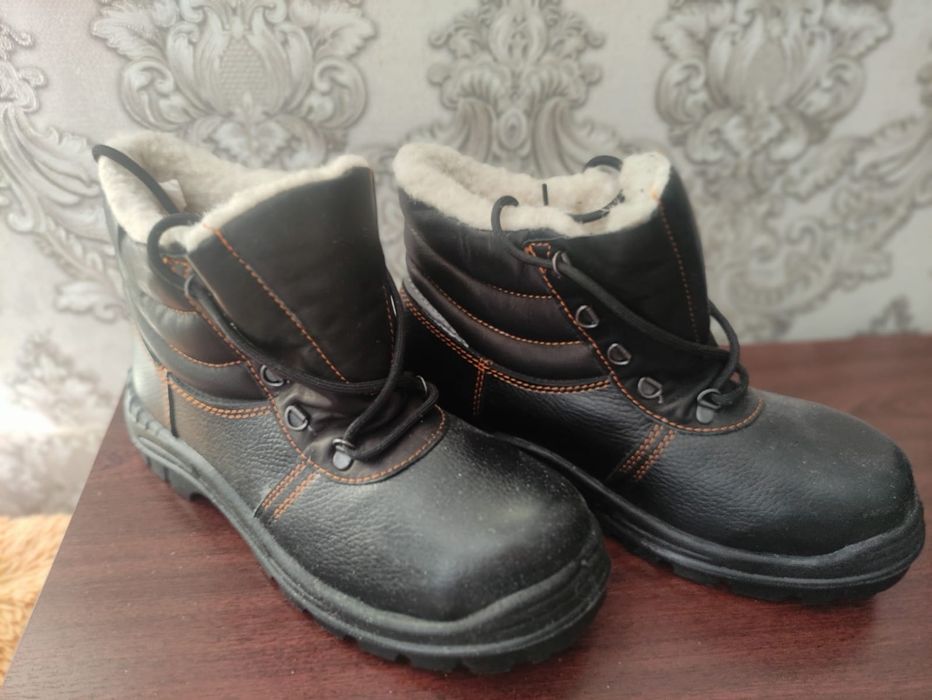 Продаю ботинки новые