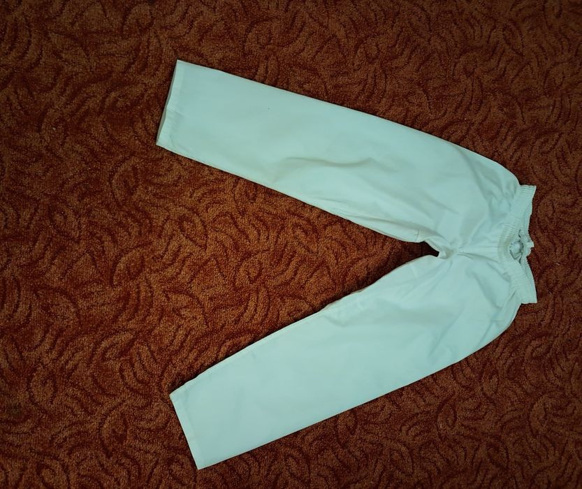 Vând chimono  karate pentru copii cu vârsta intre 9 si 11 ani