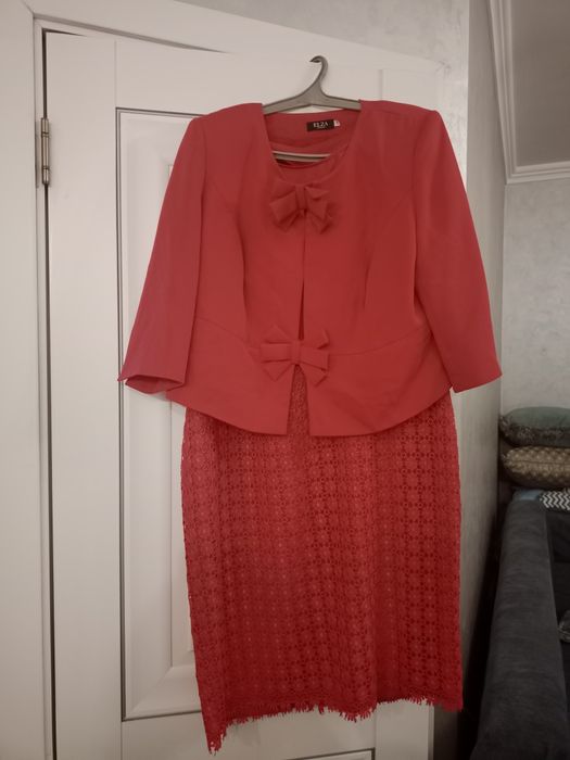 Костюм женский нарядный,б/у,в хорошем качестве