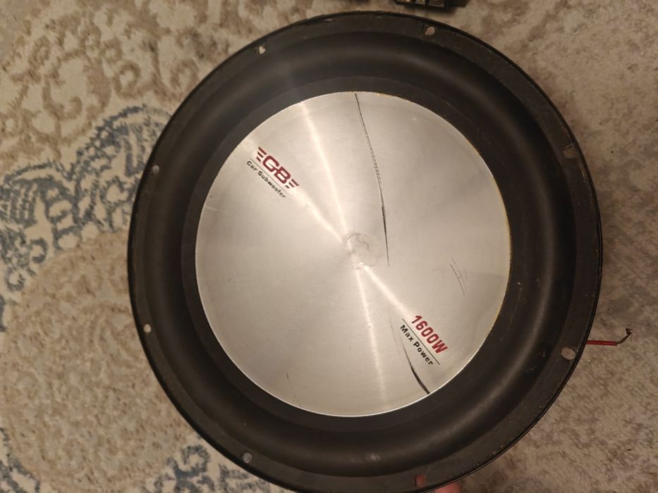 Усилитель и динамик.