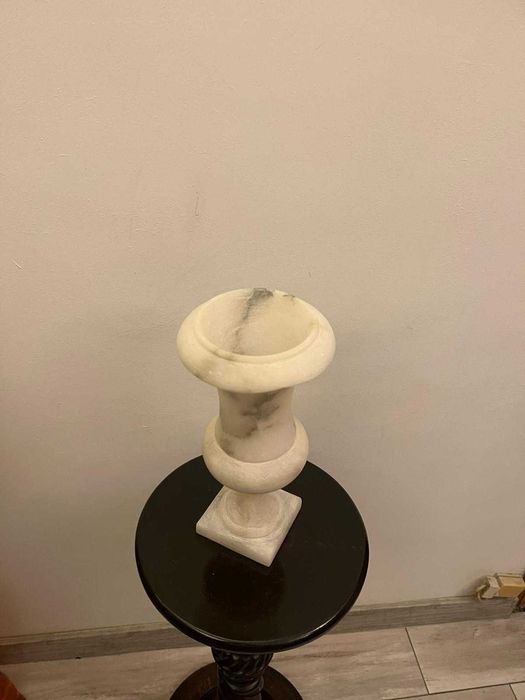 Piesa veche din marmura alba cu intarsii negre bibelouri bibelou