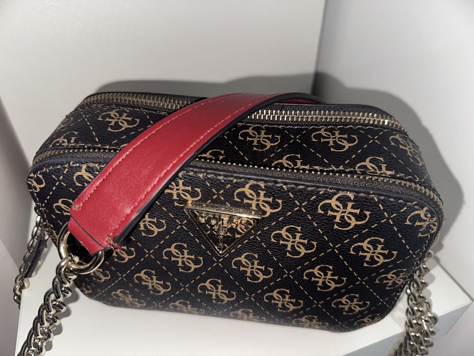Оригинална дамска чанта Guess