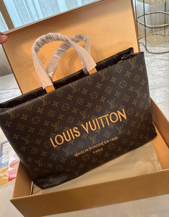 Сумка LV очень удобная