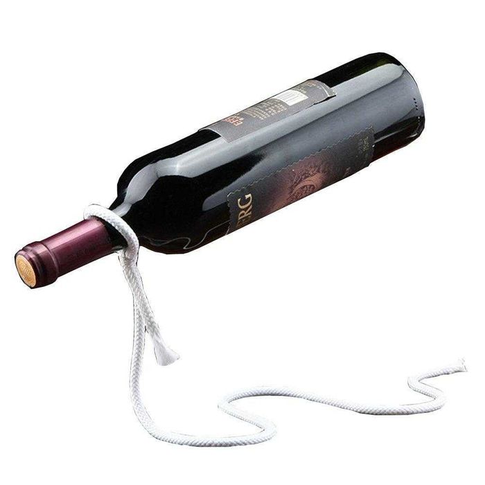 Магическа стойка за бутилка във въздуха