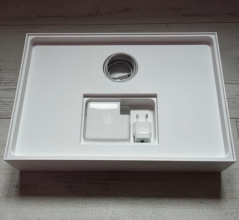 MacBook PRO 16" cu 32 GB RAM si 512 GB  , 98% Viata Bateriei