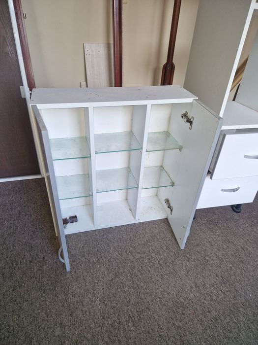 Vand mobilier baie