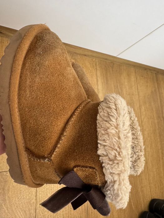 Ghete UGG si sneakearsi Next noi NR. 26 UGG și 26,5 Next