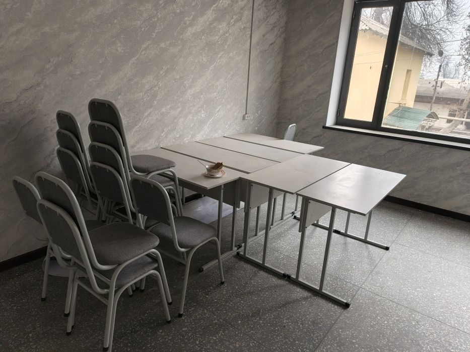 Парта стуллари билан бирга