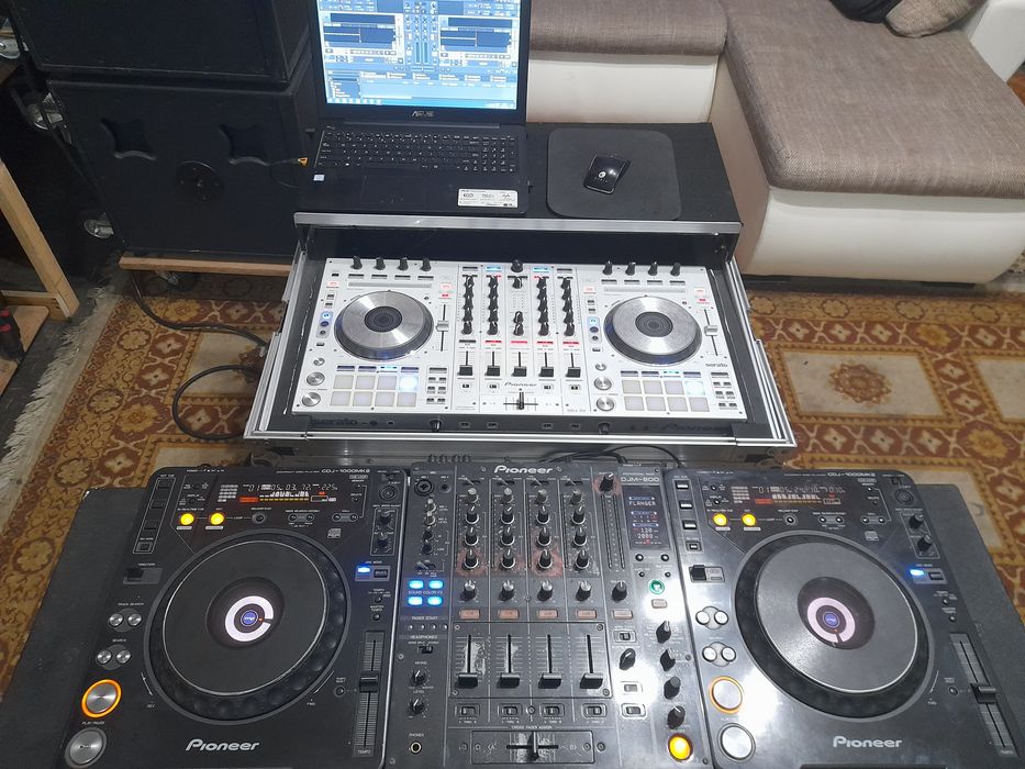 Închiriez boxe, lumini,fum greu,artificii