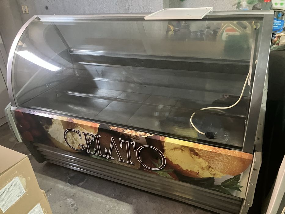 Витрина за сладолед 2броя