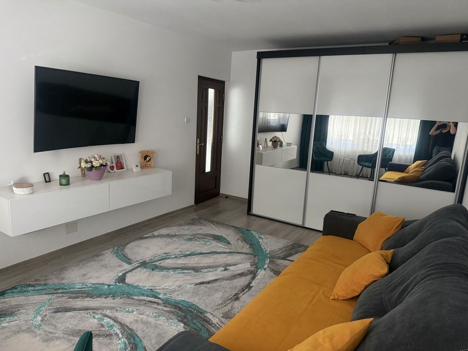 Vand apartament cu 3 camere