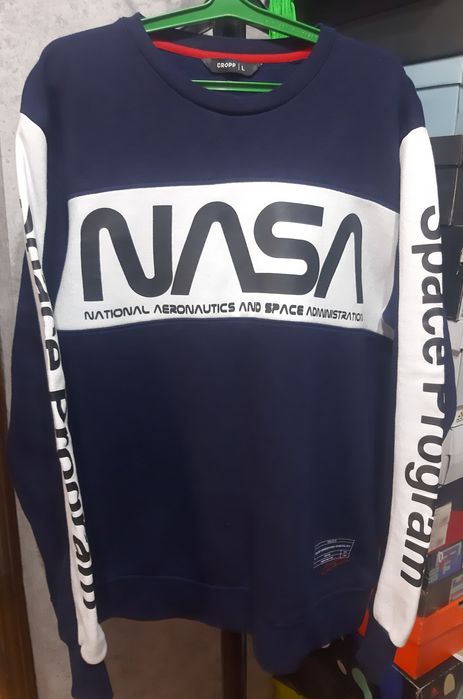 Продается свитшот мужской