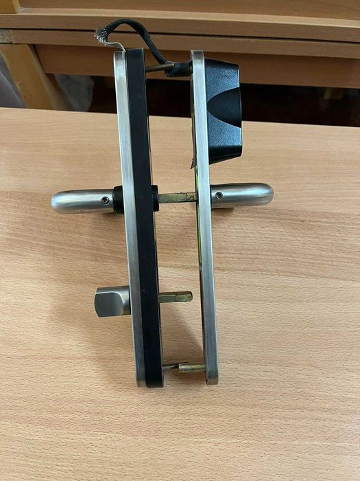 к-т дръжки и шилдове за електронни брави