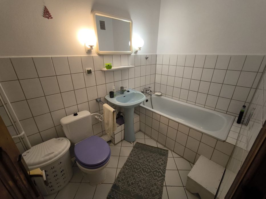 Apartament zona bună!