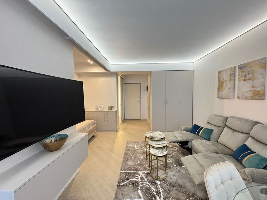 Studio Cortina North Pipera-Prima inchiriere