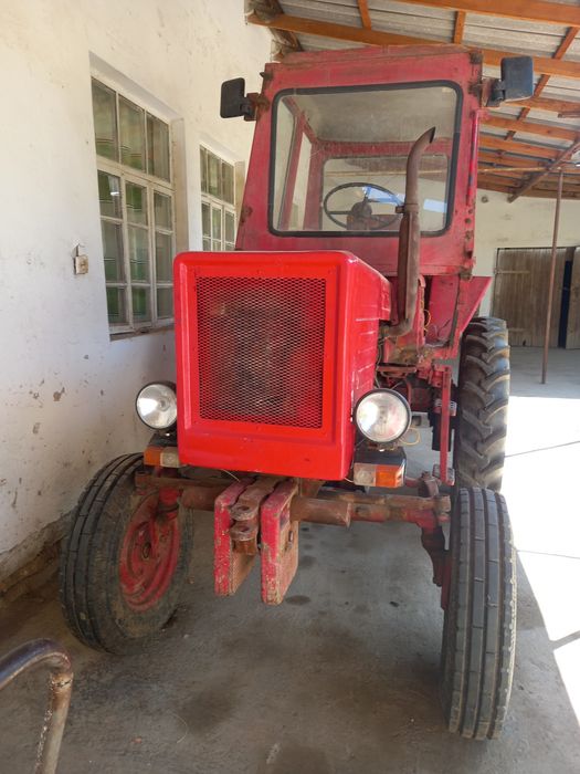 Traktor va presepti sotiladi