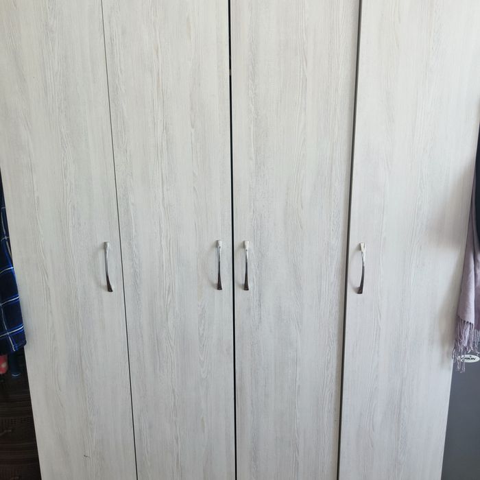 Продам распашной шкаф