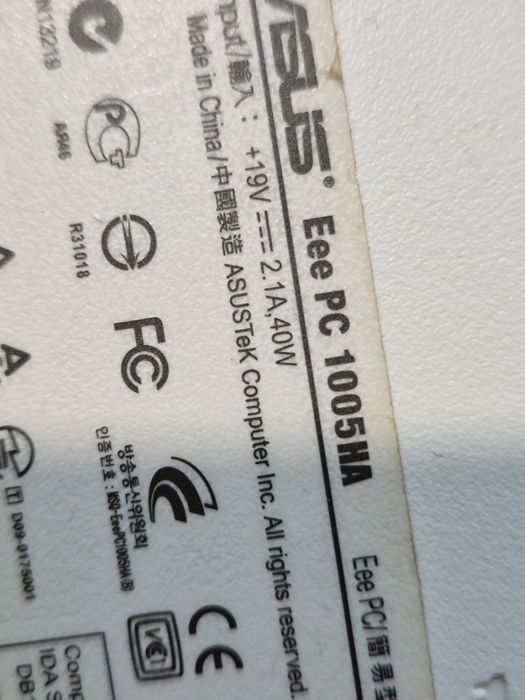 Mini Laptop Asus funcțional la priza a