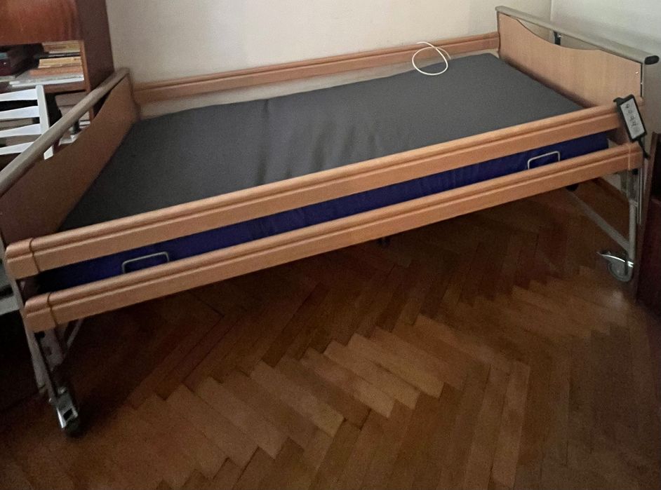 Електрическо болнично легло