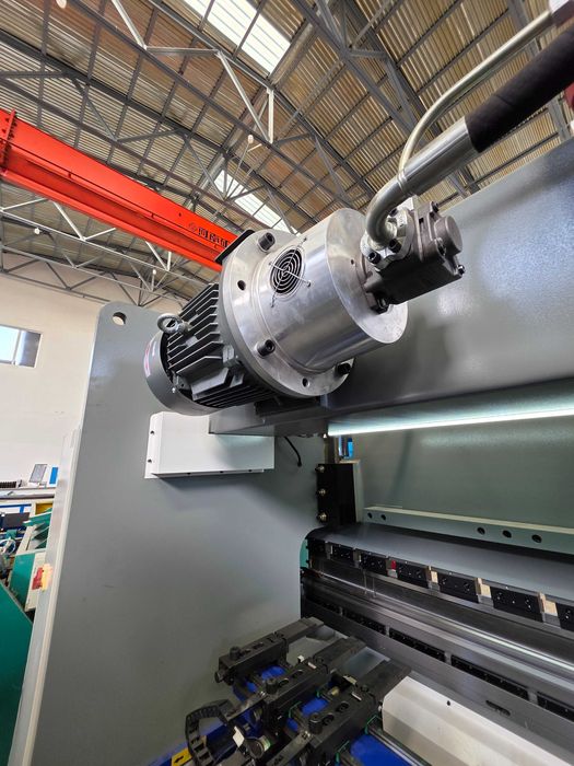 Гибочный станок 130т×3200 м. Чпу 6+1