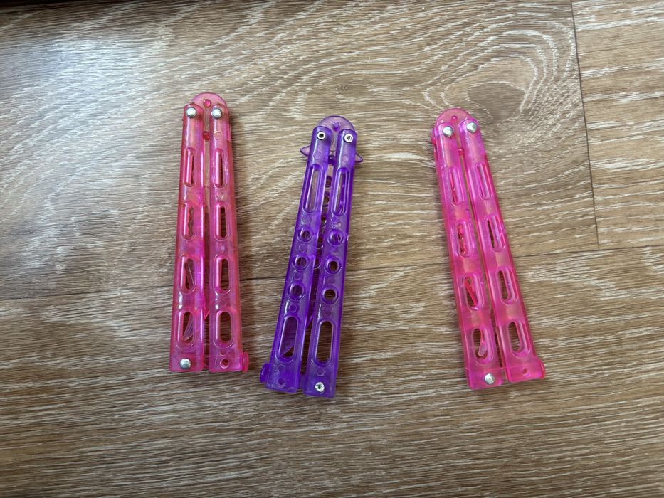 Игрушки разные.