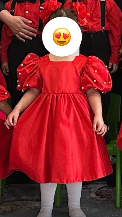 Продам платья. Подойдет на 3-6 лет.