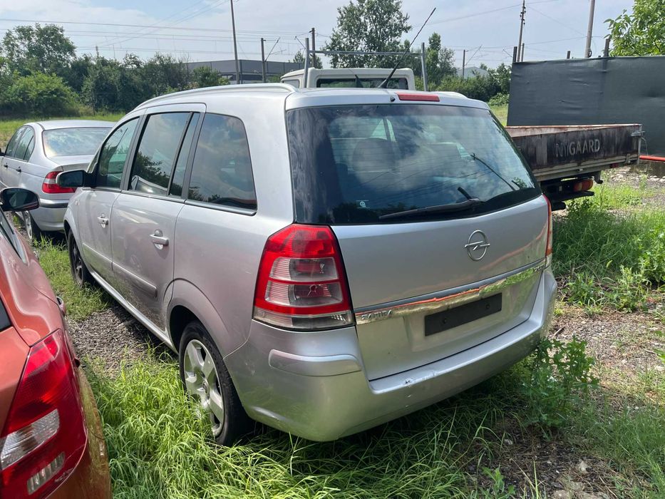 Dezmembrez Opel Zafira B Facelift 1,7 CDTI facelift gri argintiu 2008