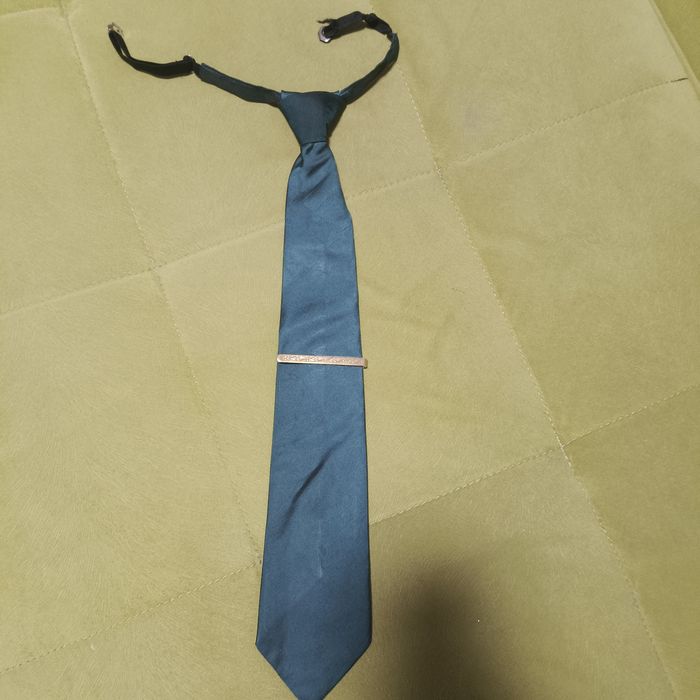 Продам береты и галстуки