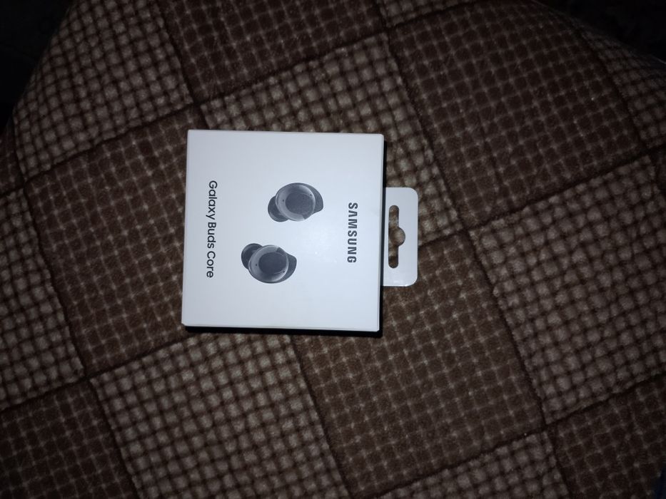 Продам наушники galaxy buds core