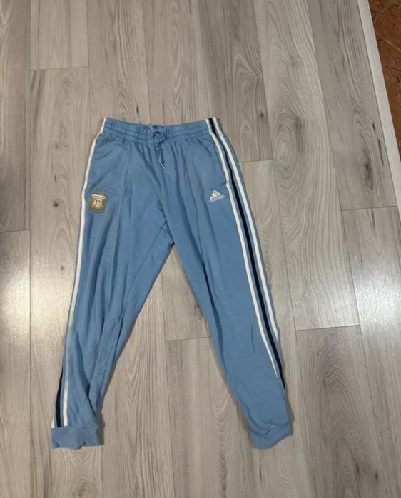 Pantaloni de trening adidas argentina