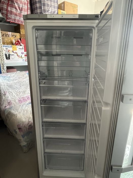 Продам морозильник beko RFNK290T21S