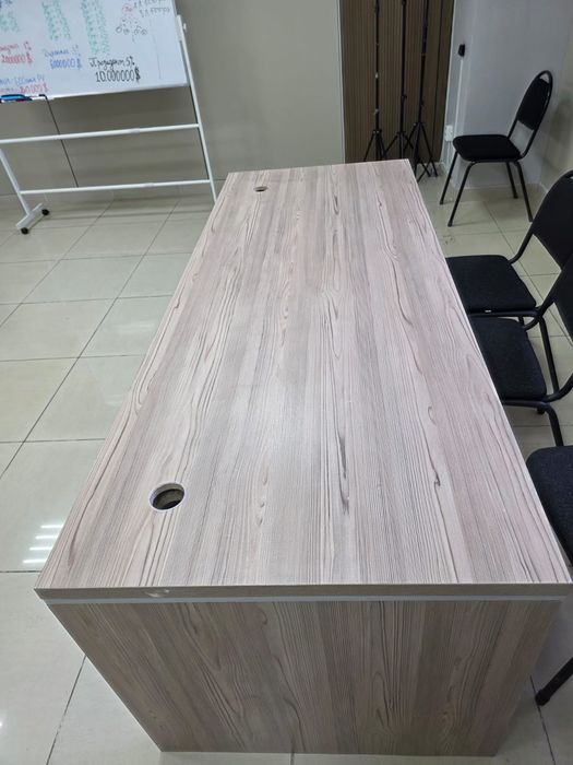 Продаю офисный стол