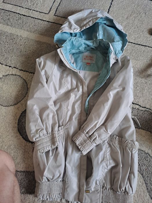 Продам куртки для девочки