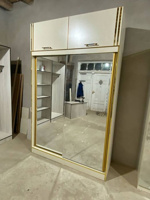 Zamonaviy va funksional kiyim javoni – Uyingizdagi tartib kaliti!