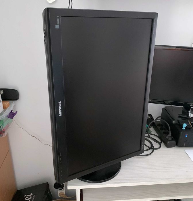 Samsung SyncMaster 2693HM monitor LCD 26 inchi 1920 x 1200 cu 5 ms