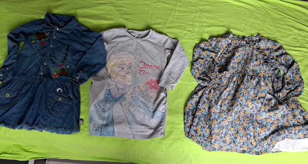 Рокли с дълъг ръкав р-р 116 всичко 10 €