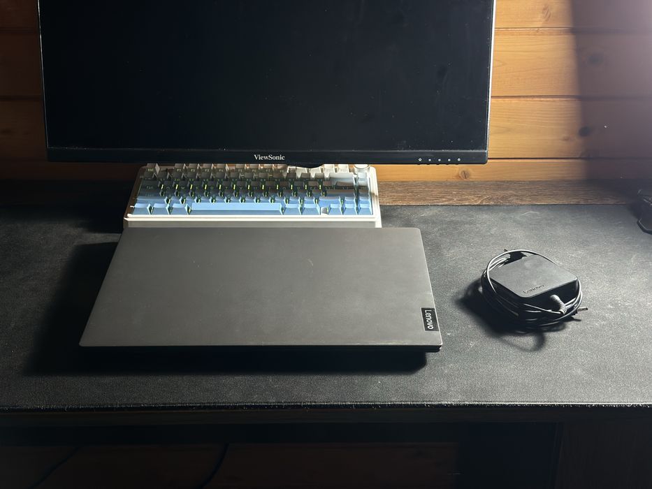 Laptop Lenovo V15-IIL Intel core I5-1035G1,URGENT!!